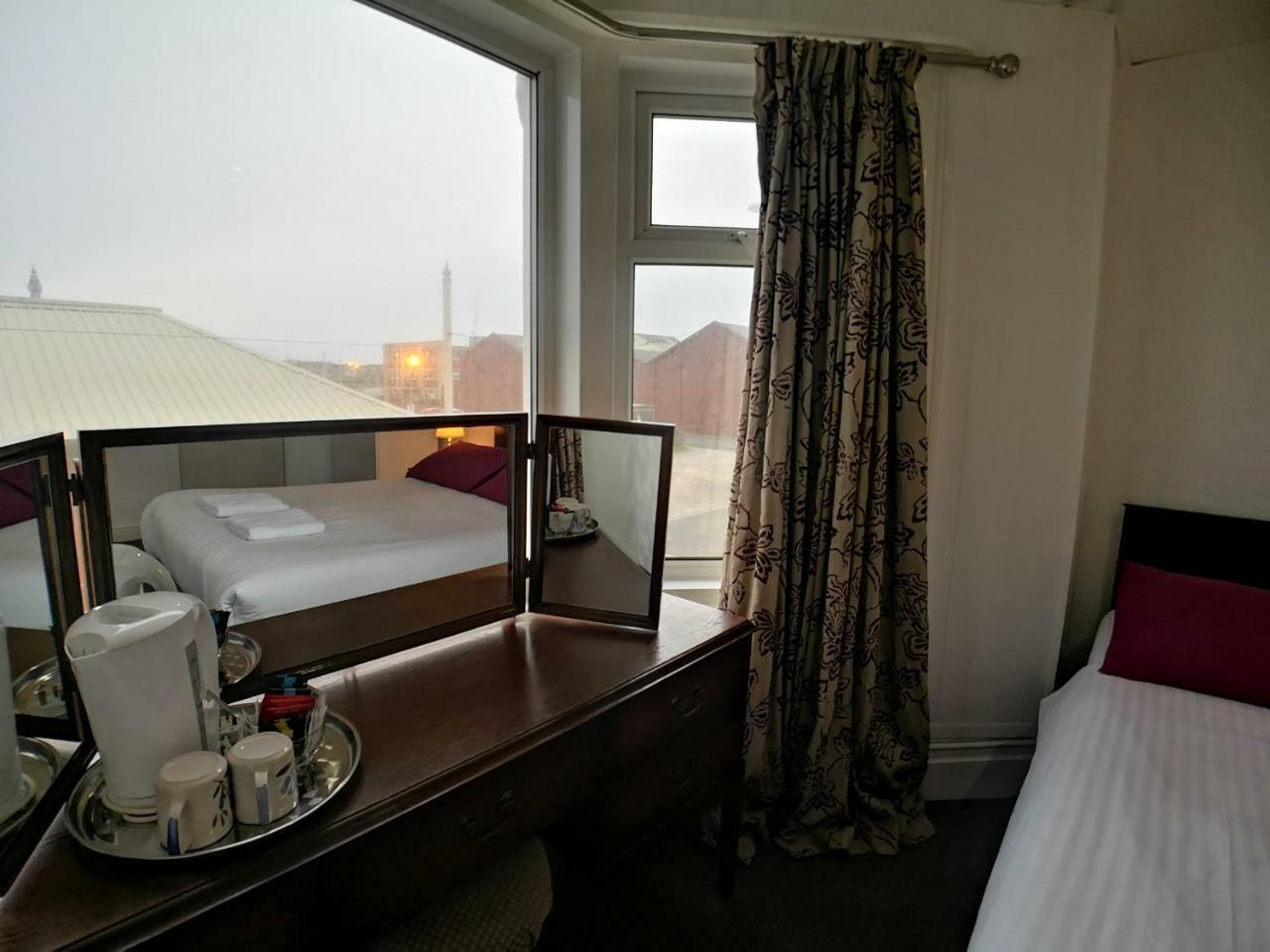 بلاكبول The Hopton Hotel المظهر الخارجي الصورة